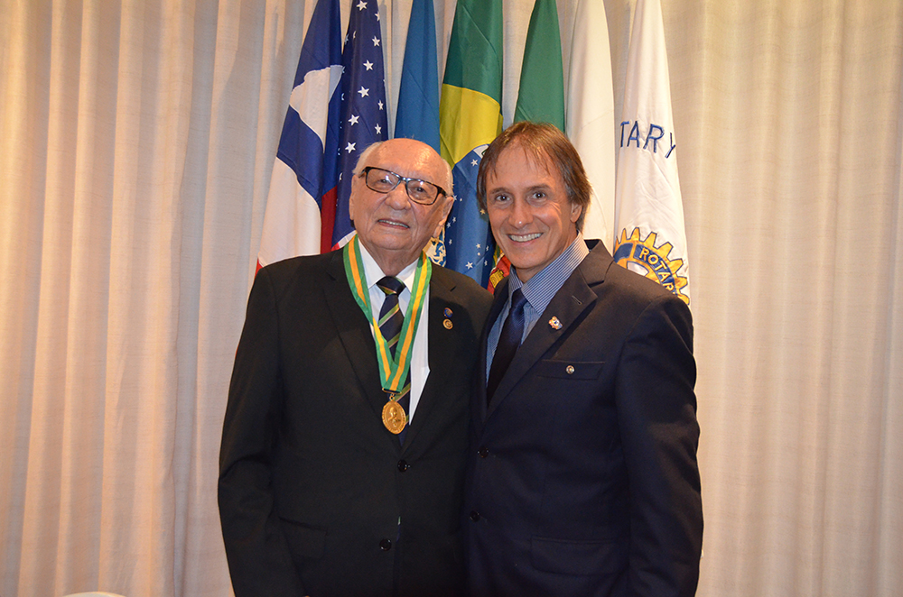 Rotary Club concede a Dr Geraldo Leite a  Medalha do Mérito Científico José Silveira